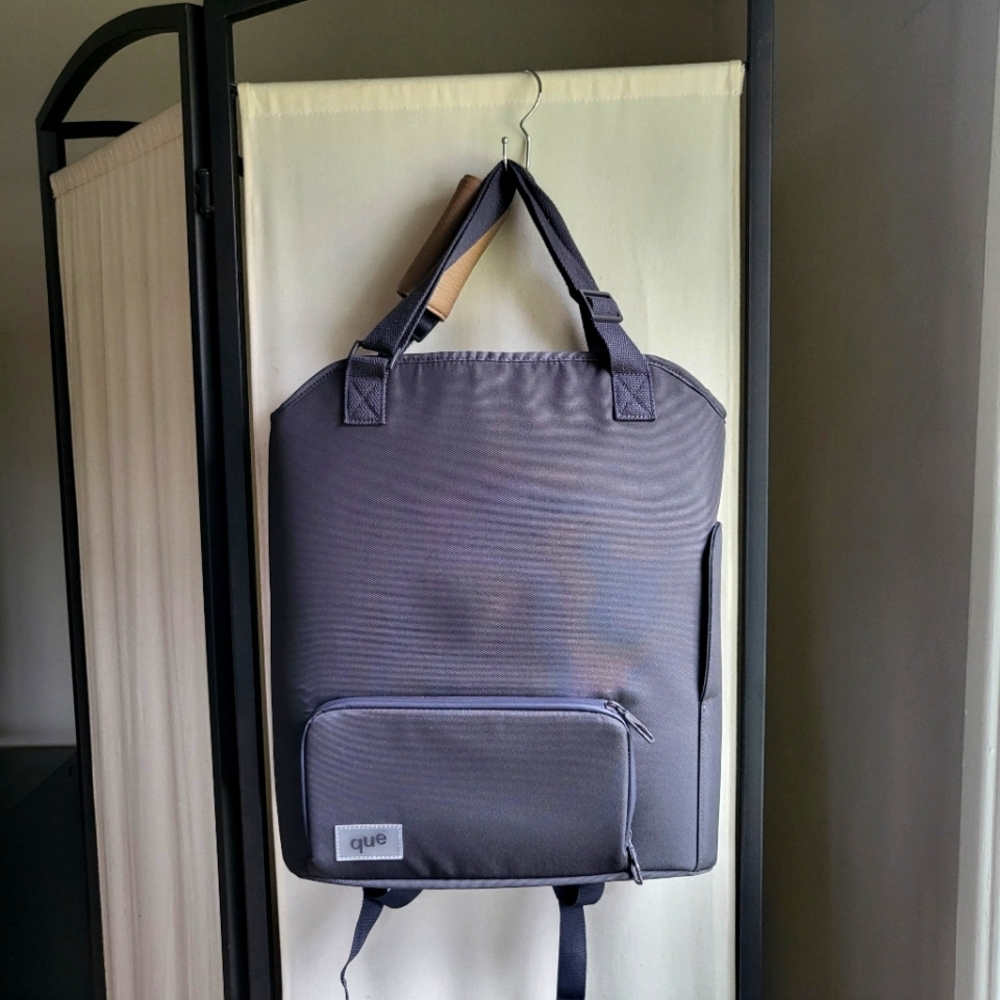 Que Sleek Black Women's Backpack